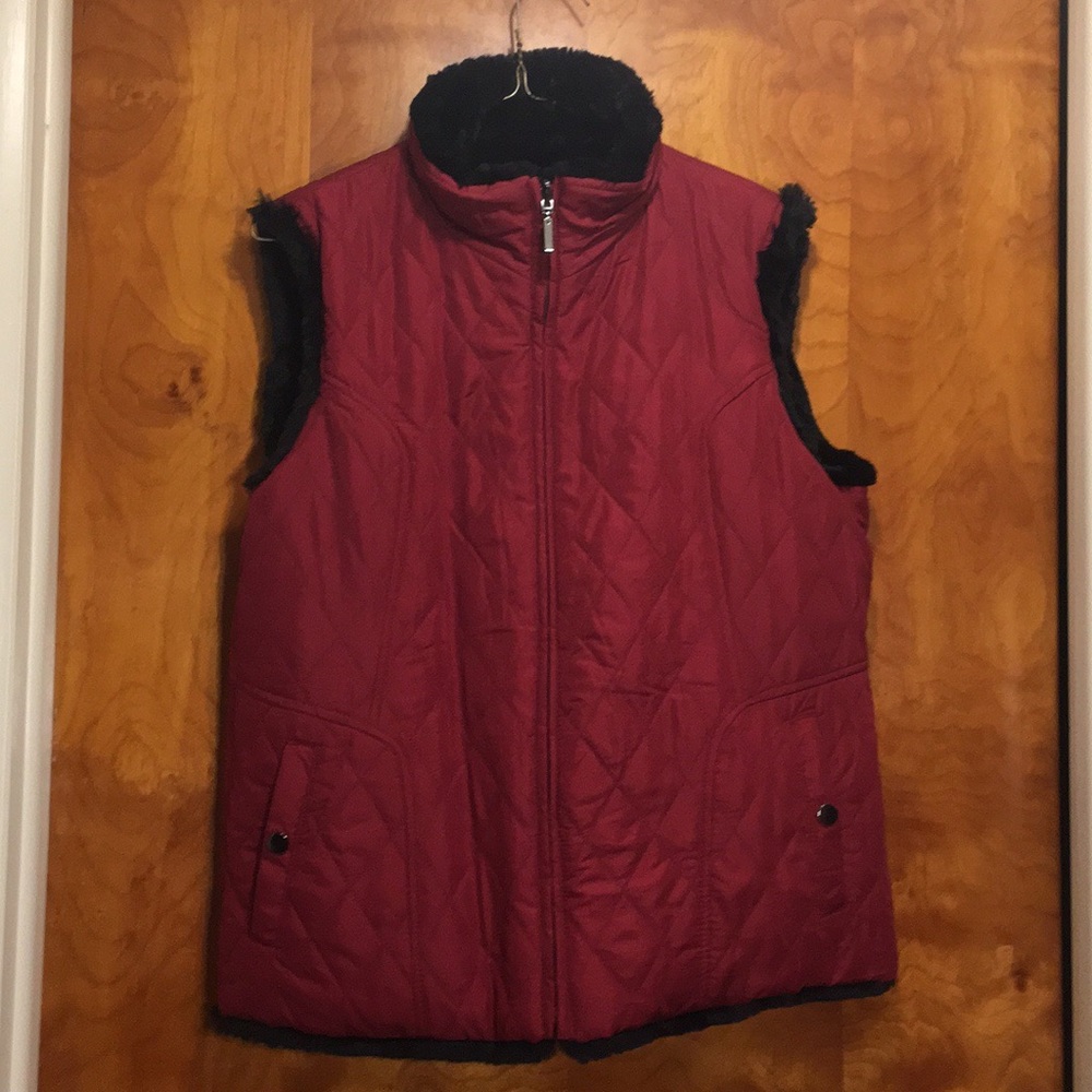 🆕🆕 Reversible, Faux fur, Black and Red Vest